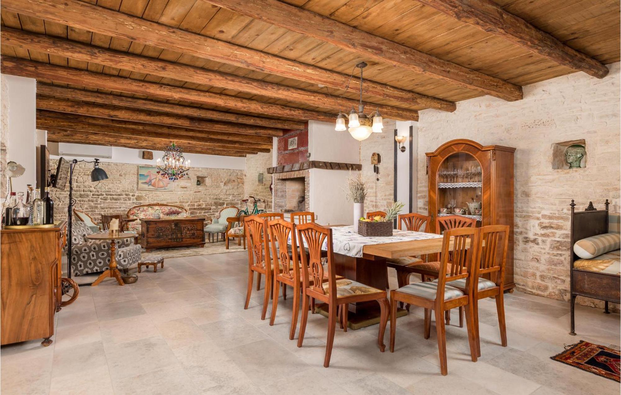 Amazing Home In Foli With Kitchen Exteriör bild