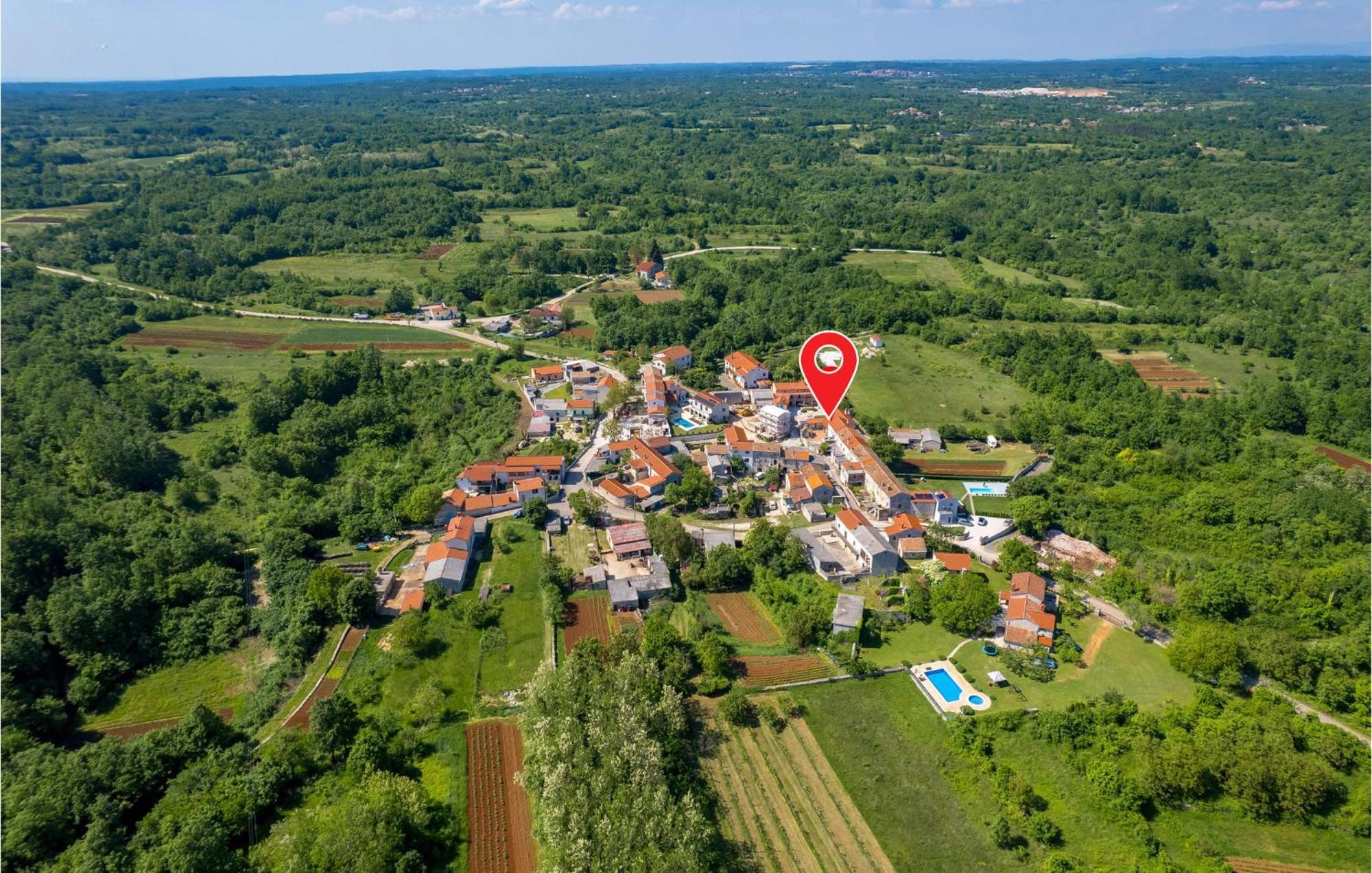 Amazing Home In Foli With Kitchen Exteriör bild