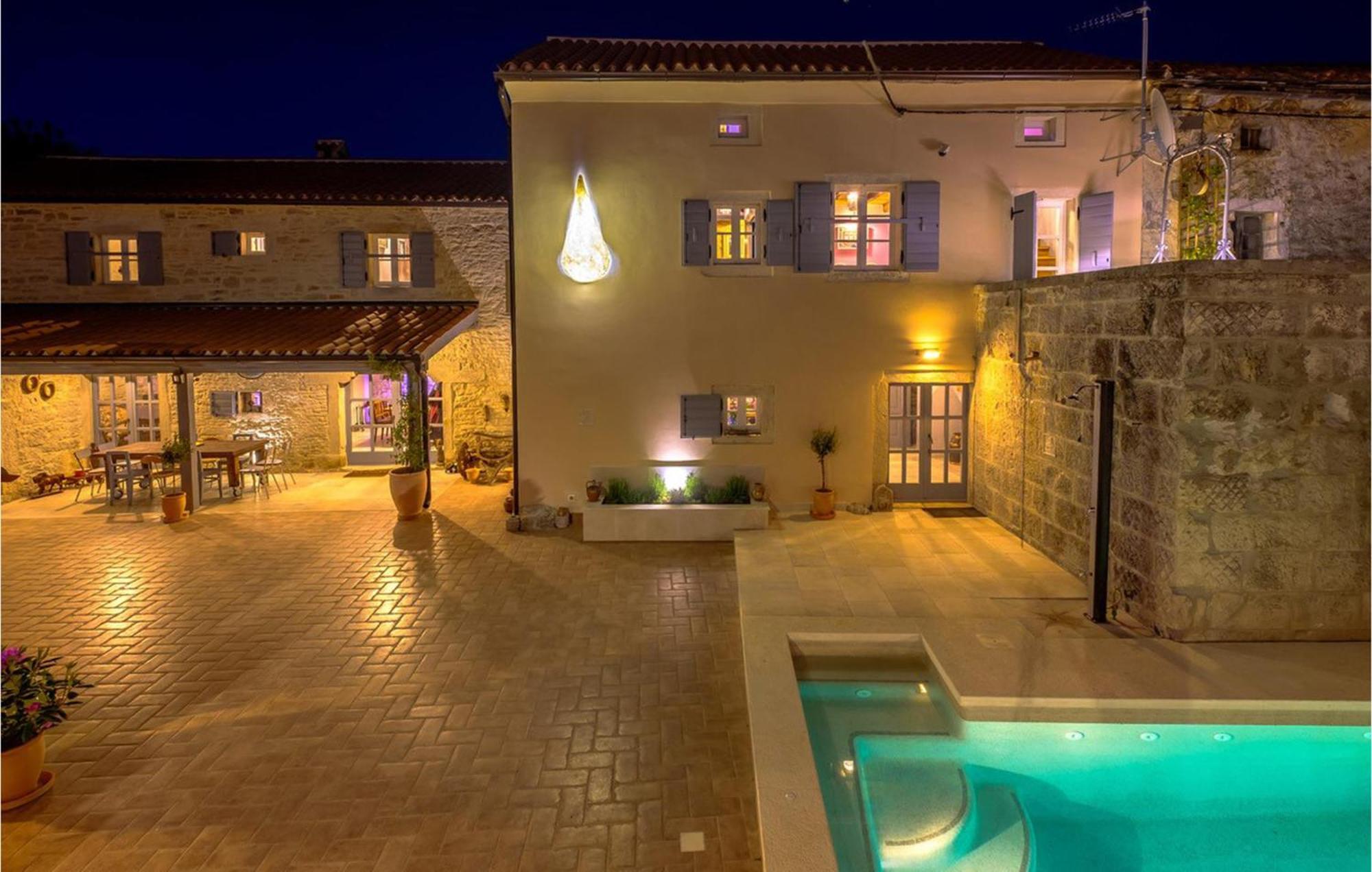 Amazing Home In Foli With Kitchen Exteriör bild