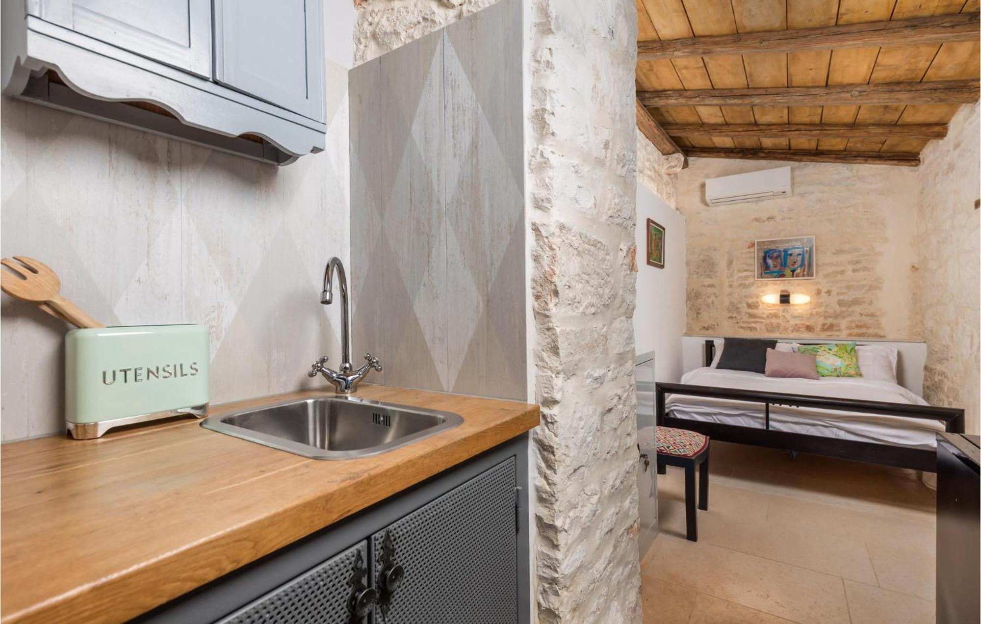 Amazing Home In Foli With Kitchen Exteriör bild